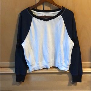 V-Crewneck sweatshirt